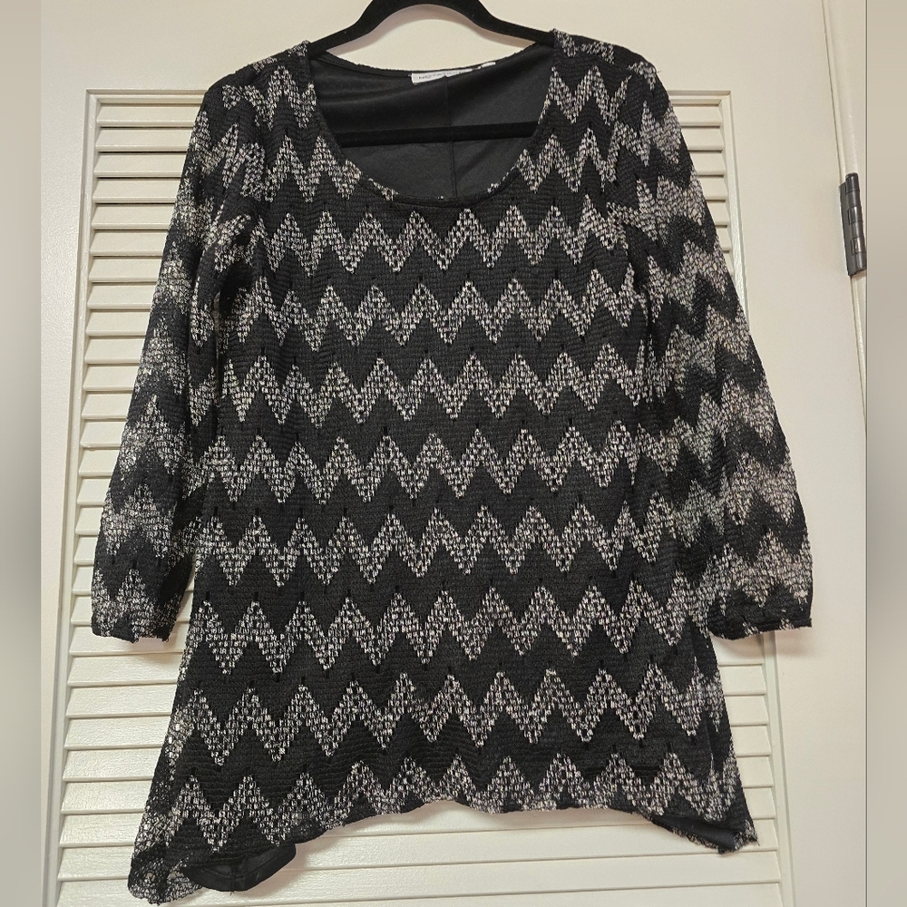 Notations - Black & White Long-Sleeve Lightweight Mesh Top With Lining